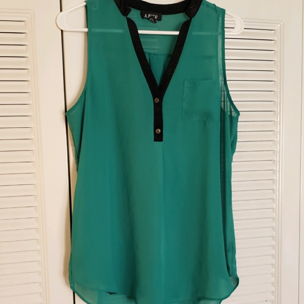 🏷 A. Byer Green Sheer Flowy Blouse